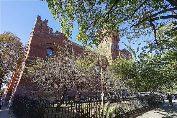 Sold by Avenue Sotheby's International Realty | media 23