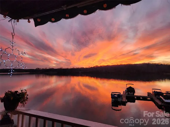 7332 Lakefront Dr Unit 4, Charlotte, NC 28278