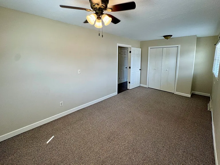 404 Anamosa St — Photo 12