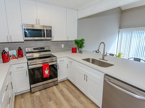 4th image of 12973 Wirevine Ln