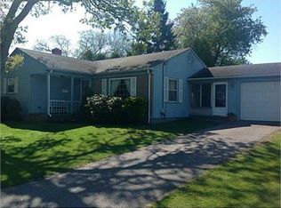 26 Robin Hood Dr, Riverside, RI 02915