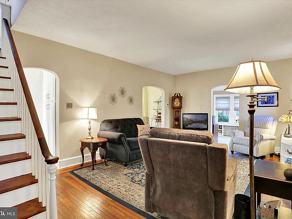 4th image of 117 Center St