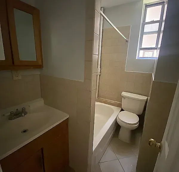 1345 W 7th St #4 — Photo 3
