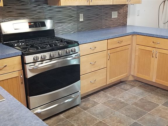 2nd image of 701 34th St SE