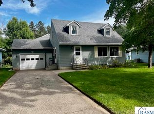 717 Upper Johnson Cir, Saint Peter, MN 56082