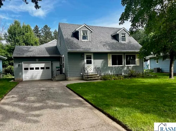 717 Upper Johnson Cir, Saint Peter, MN 56082