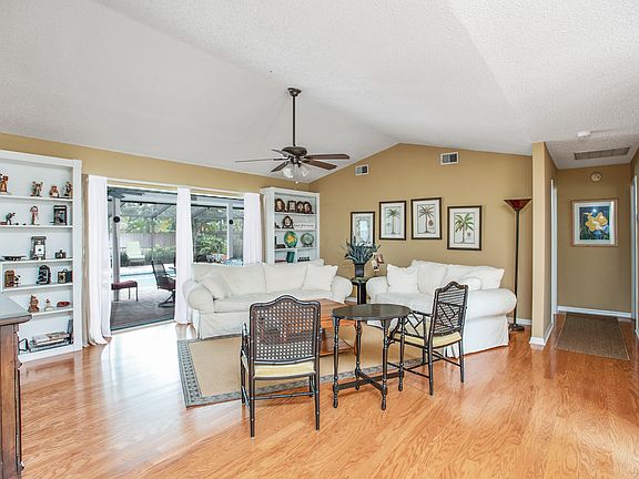 4th image of 13804 Lake Village Pl