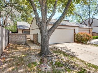 1001 Woodoak Ct, Fort Worth, TX 76112