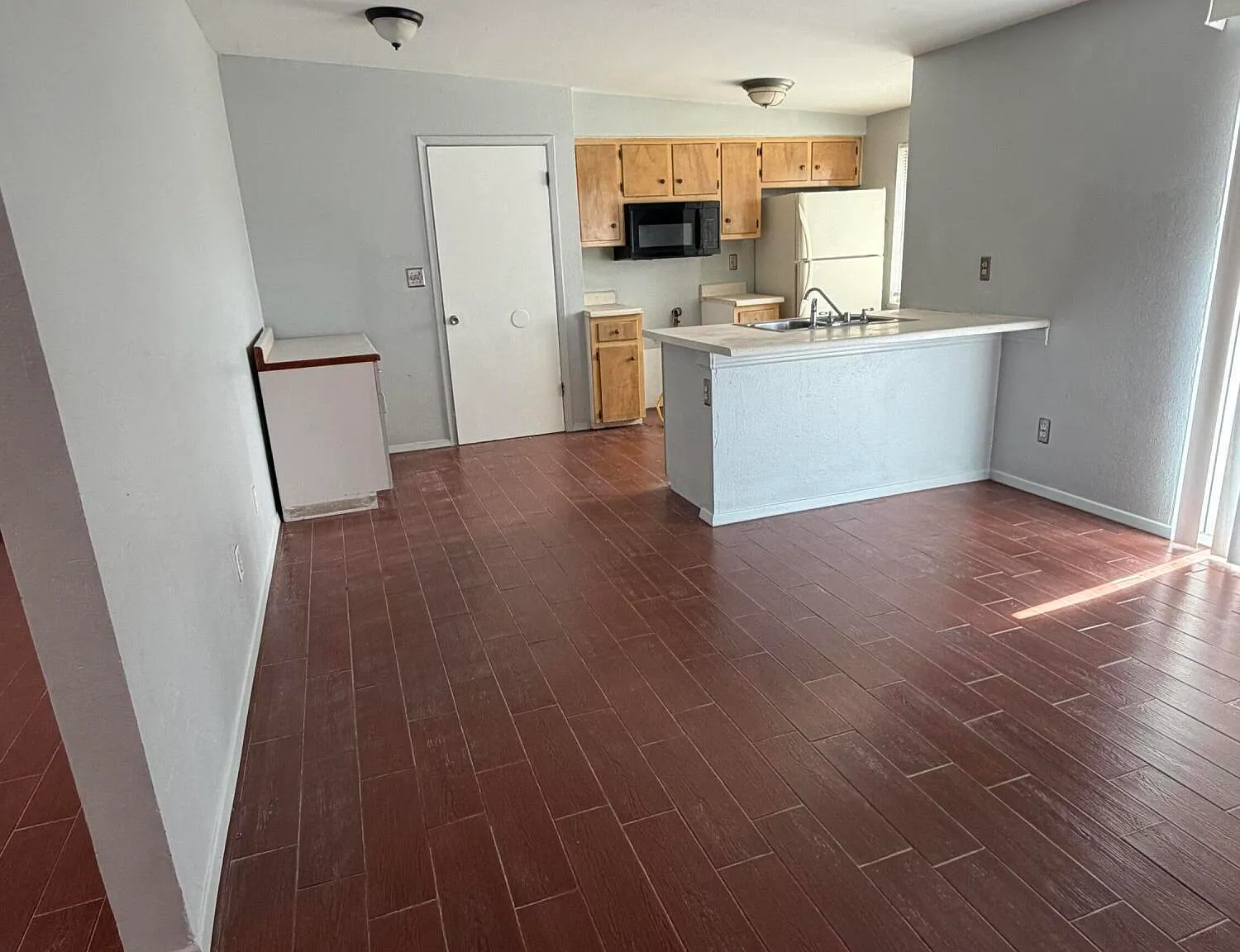 3 bed, 2.0 bath, 1481 sqft, $1,250 — Photo 3