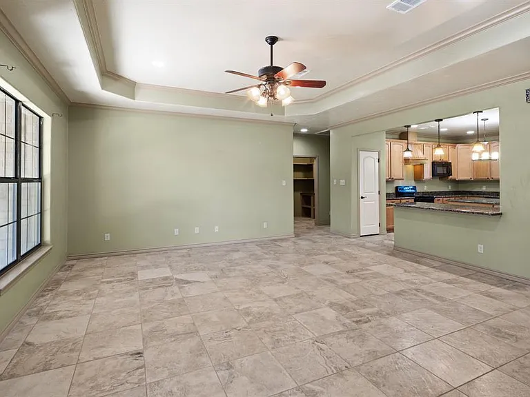 1404 Kings Valley Dr — Photo 15