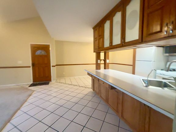 5th image of 824 S Langley Ave Unit 201