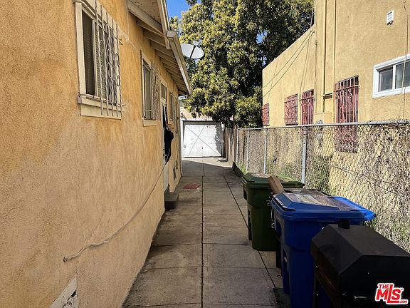 3rd image of 1605 W 69th St