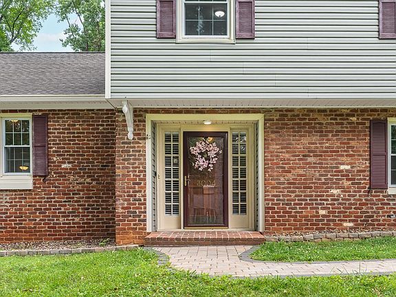 4th image of 3004 Ravenwood Dr