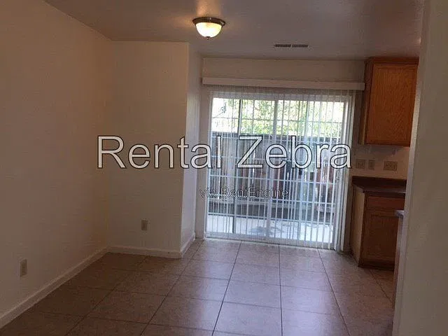 2 bed, 1.5 bath, 1200 sqft, $1,399 — Photo 4