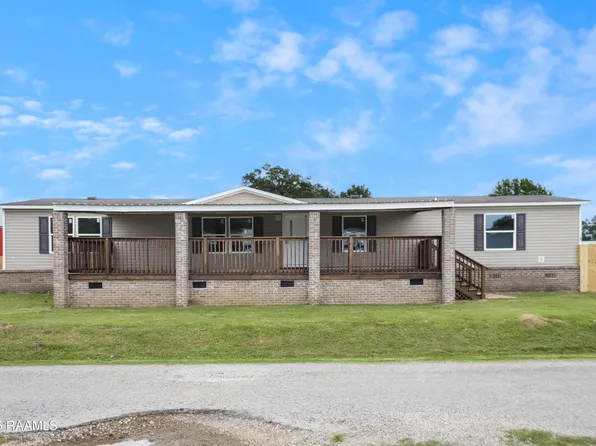 141 Still Waters Ln, Carencro, LA 70520