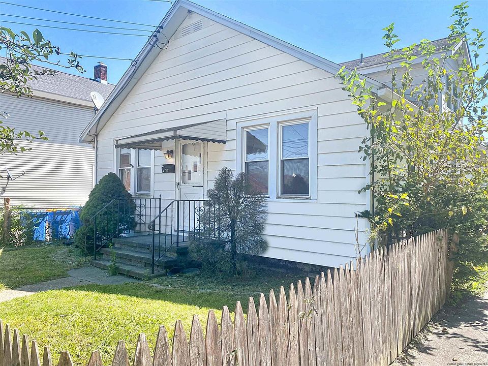 1st image of 52 Cedar St
