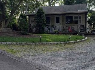 26 Sayville Rd, Sound Beach, NY 11789