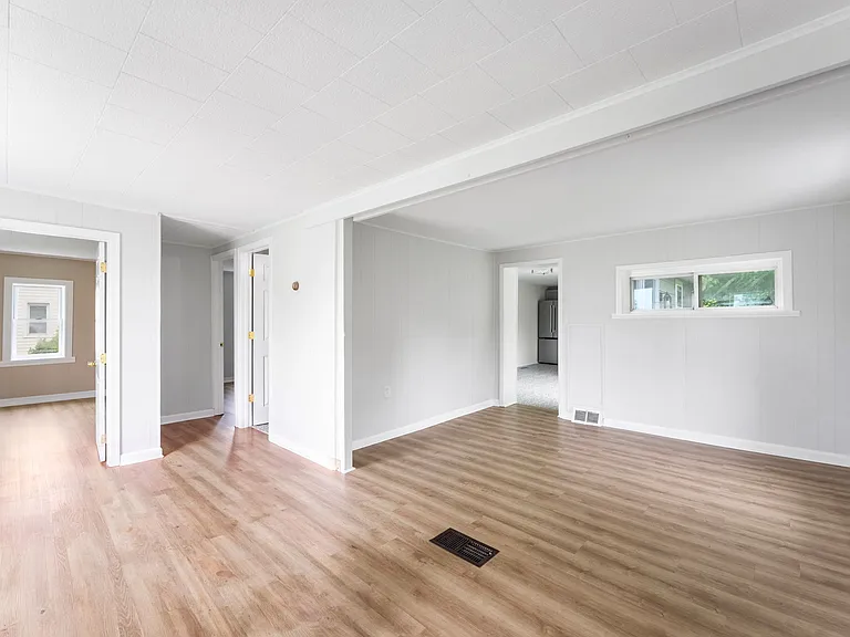 284 Ellicott Rd — Photo 3