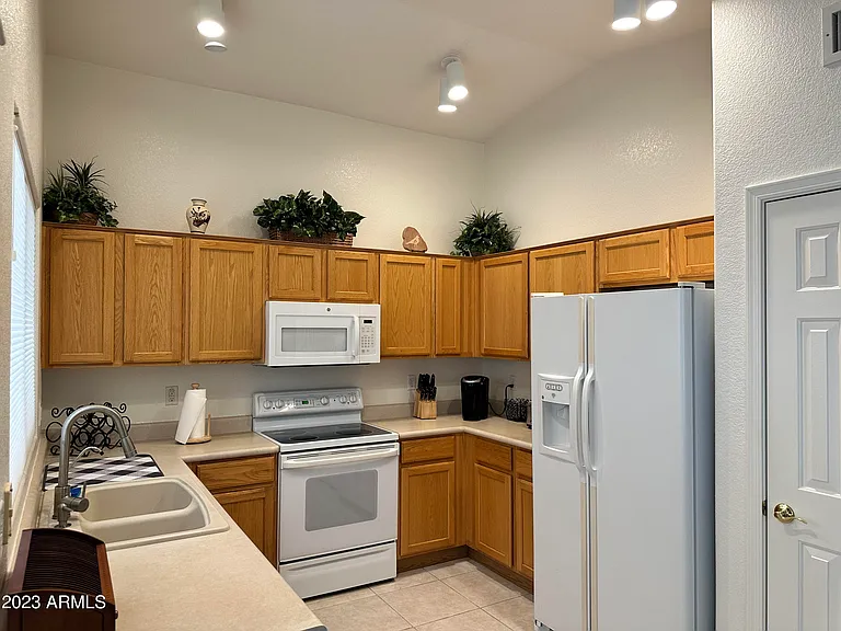 3352 E Cherry Hills Pl — Photo 11