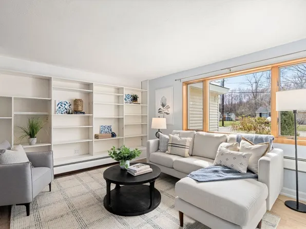 5 Durant Ave, Maynard, MA 01754