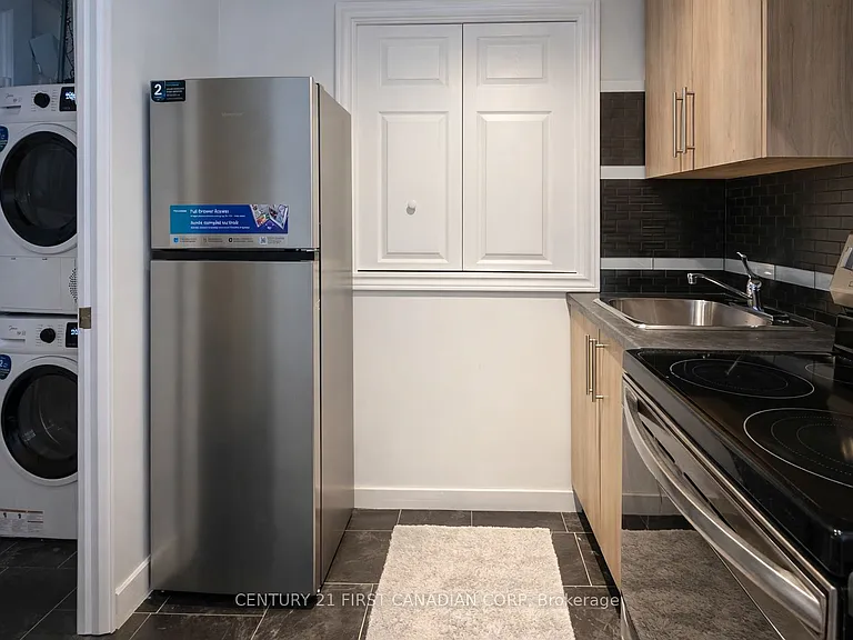 568 Creston Ave #LOWER — Photo 11