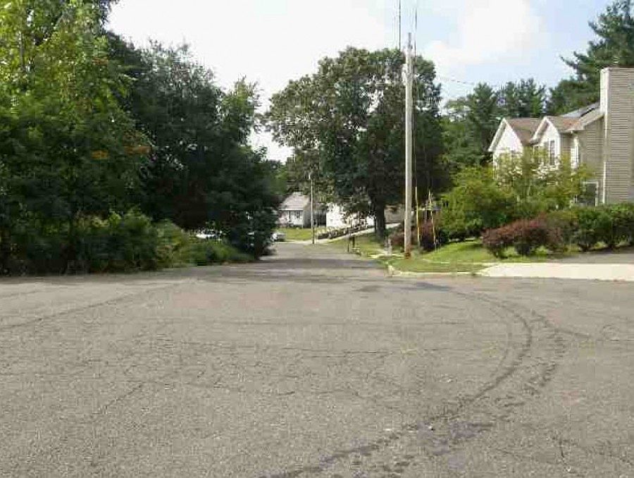 2nd image of 210 Beverly Dr