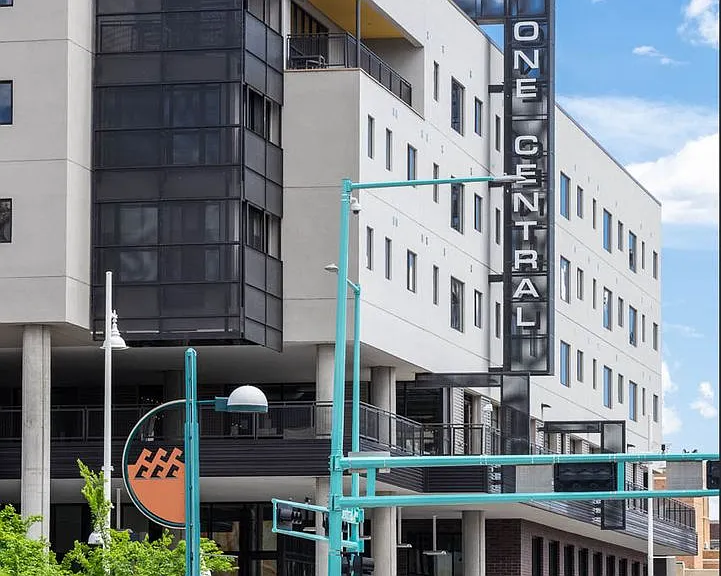 One Central — Photo 20