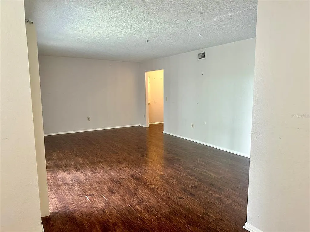 2 bed, 2.0 bath, 1165 sqft, $1,400 — Photo 2