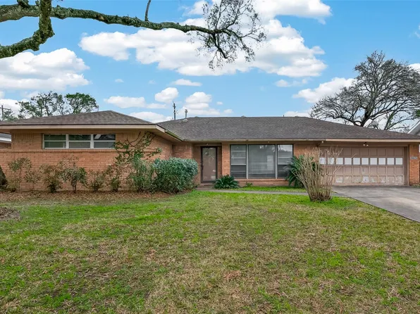 10814 Moonlight Dr, Houston, TX 77096
