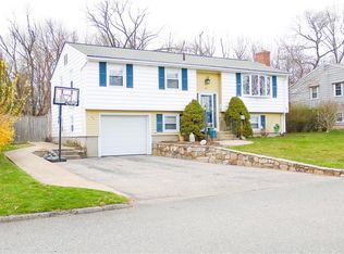 45 White Acorn Cir, Warwick, RI 02886