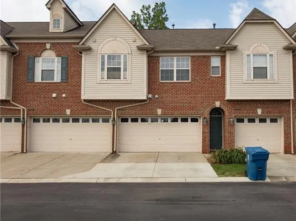 39698 Rockcrest Ln, Northville, MI 48168