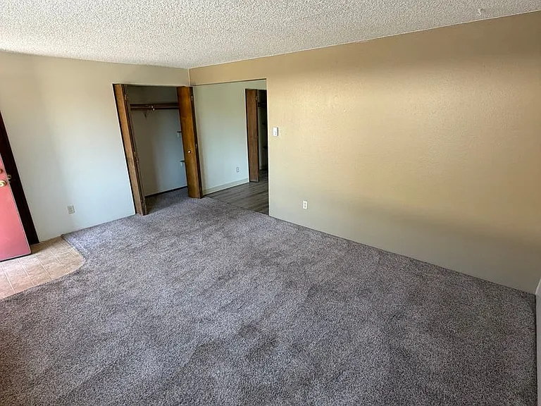 Pinewood Apartments — Photo 31