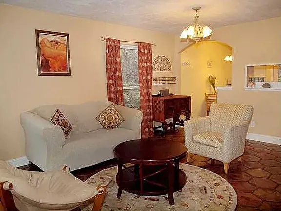 3 bed, 1280 sqft, $1,200 — Photo 1