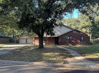 719 Enfield Dr, Rockdale, TX 76567