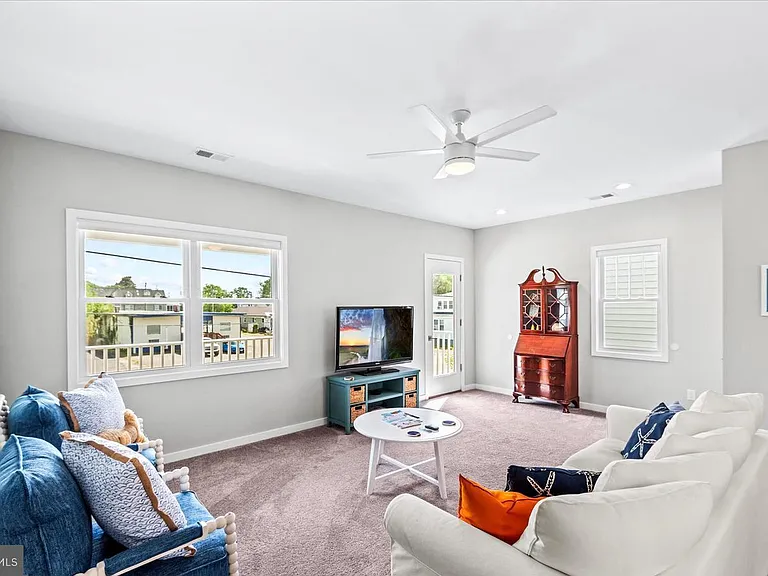 221 Wilder Ave — Photo 10