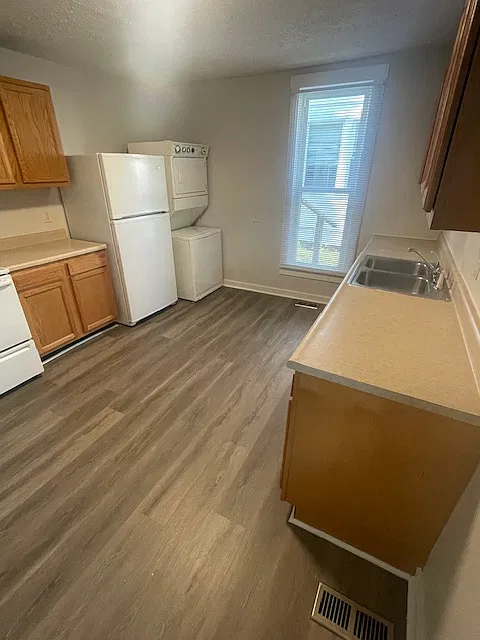 1 bed, $900 — Photo 1