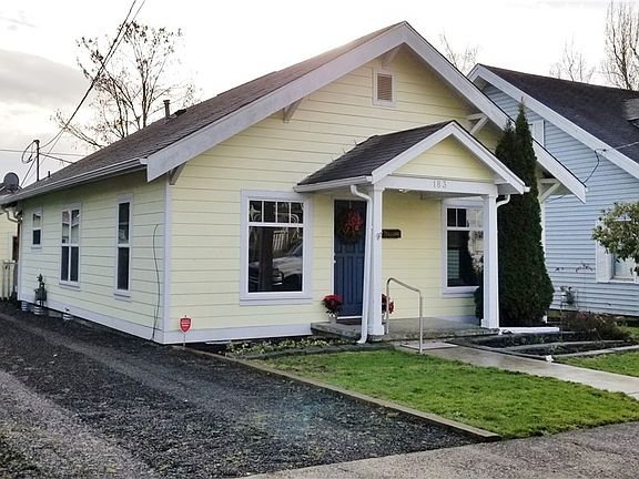 Driveway offers plenty of space for off-street and/or RV parking. 