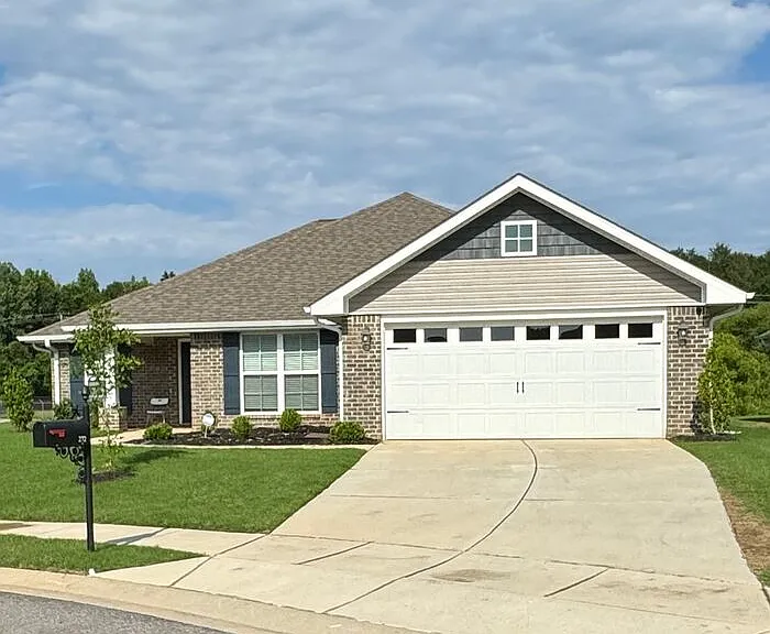 272 Abercorn Dr — Photo 2