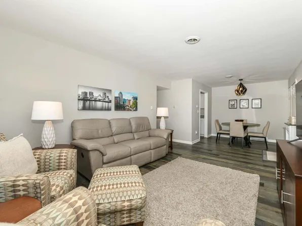 6464 South Whitnall Edge ROAD #203, Franklin, WI 53132