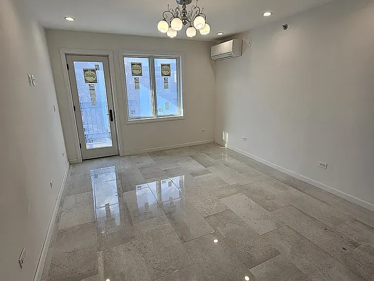 2725 E 21st St #3 — Photo 5