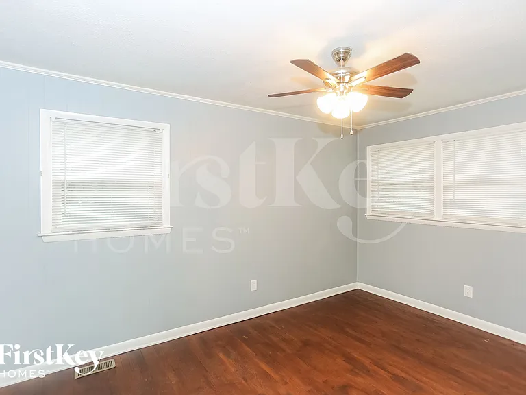 1502 Kingston Dr — Photo 9