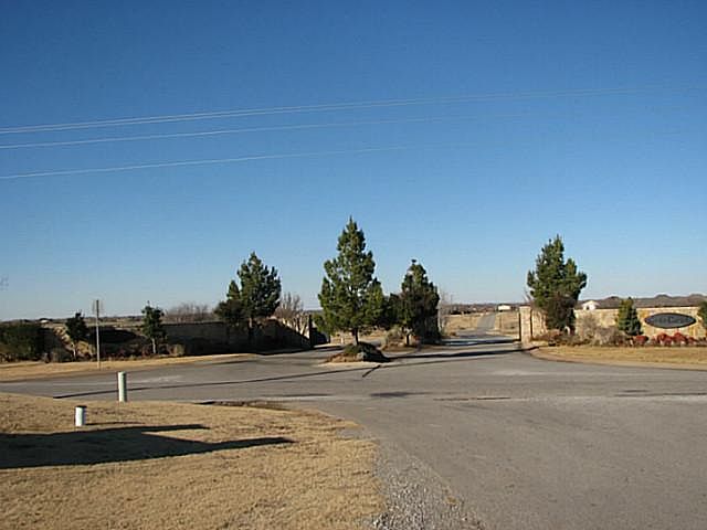2nd image of 1410 Sycamore Trl #26