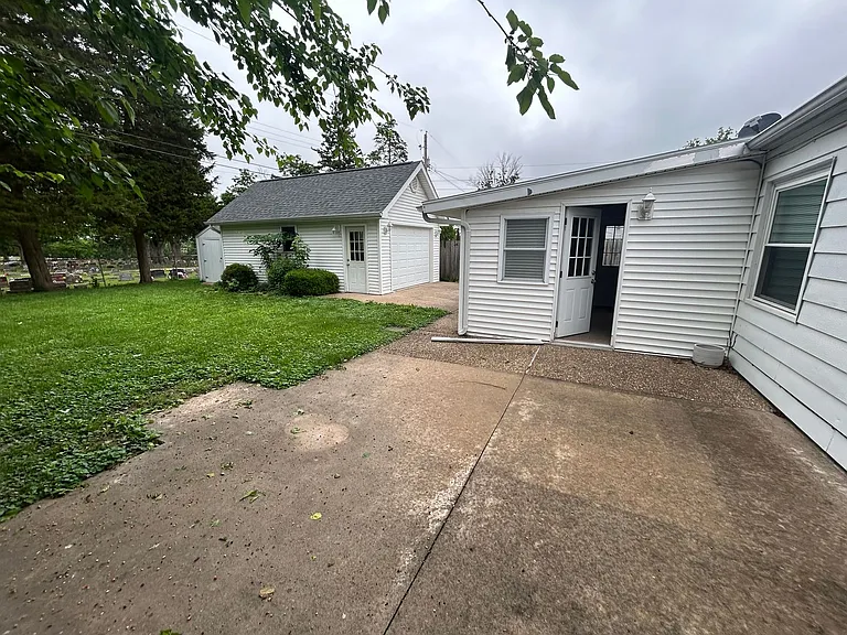 1700 W Granview Dr — Photo 11