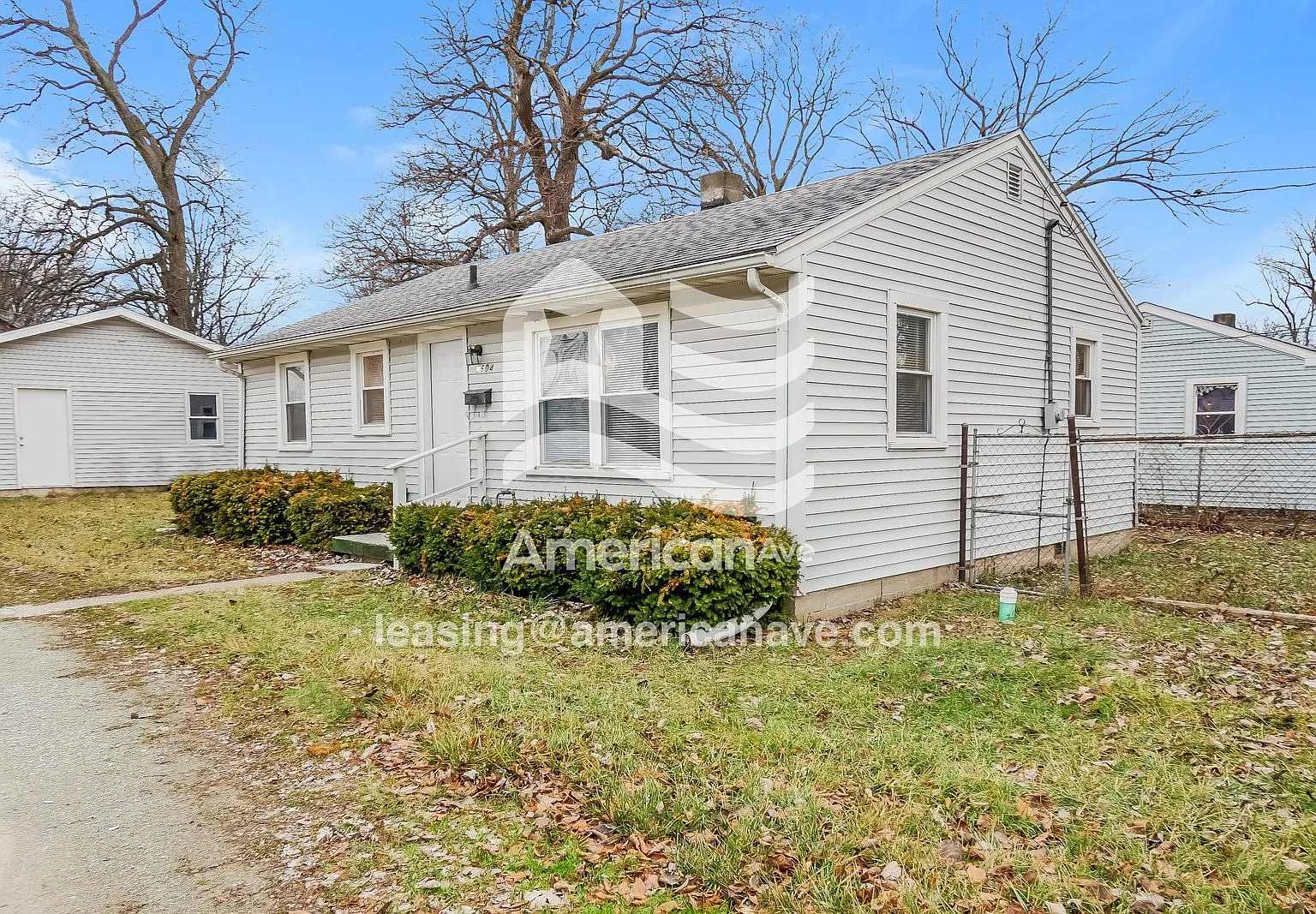 3 bed, 1.0 bath, 816 sqft, $1,408 — Photo 2