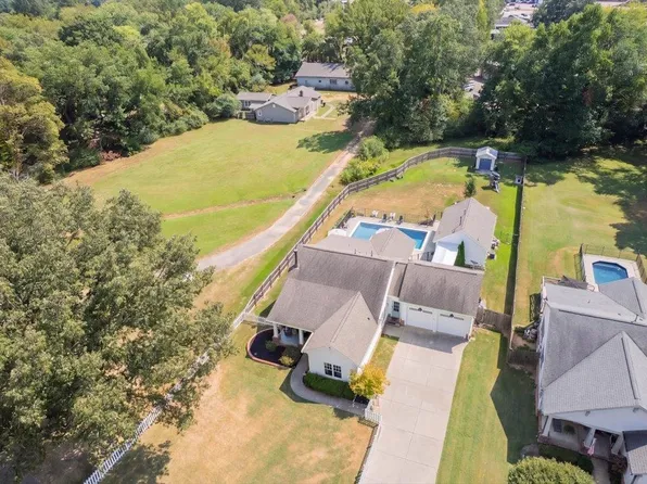 469 S Rowlett St, Collierville, TN 38017