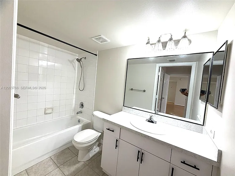 5045 Wiles Rd #201 — Photo 6
