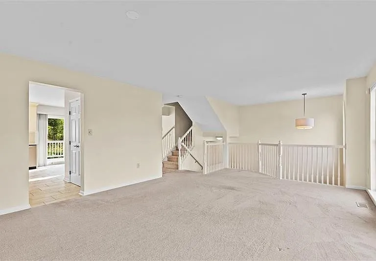 510 Village Green Blvd W — Photo 4