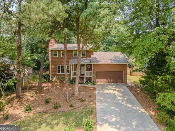410 Hunters Cove Ct, Lawrenceville, GA 30044