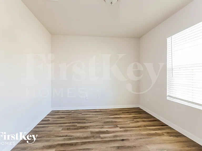 2104 Cedar Bend Dr — Photo 5