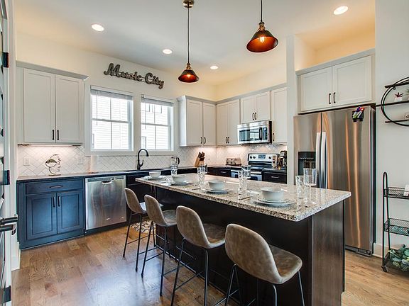 Lots of counter space, and furnished with service for 10 people!